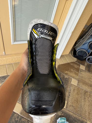 Black/Yellow 2022 Bauer Supreme M3 Hockey Skates Regular Width 6 (Used)