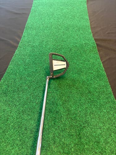 Golf putter: Lynx Mallet Right Handed Putter 35" (Used)