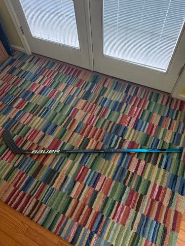 Intermediate Bauer Nexus Geo Right Handed Hockey Stick P28 65 Flex (Used)