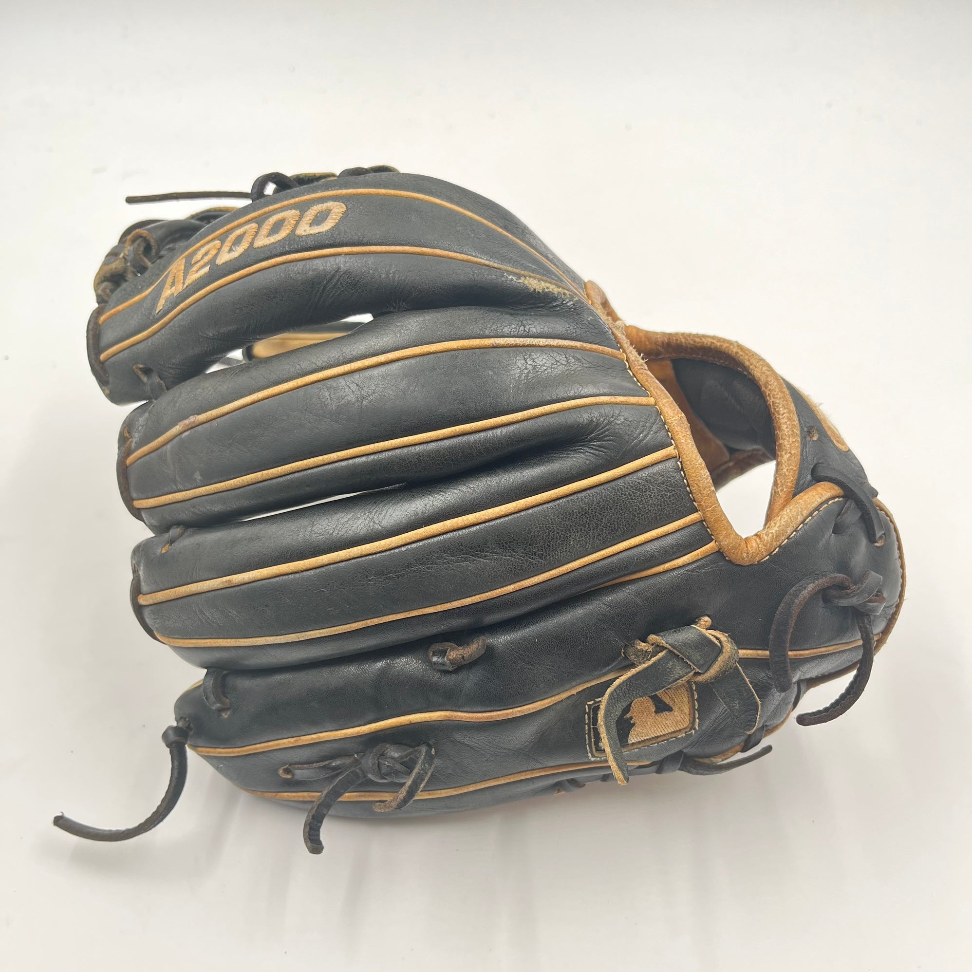 Wilson A300 11.5” Baseball Glove | SidelineSwap | Buy and Sell on