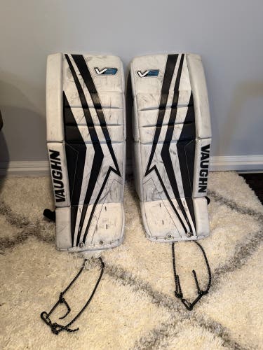 24" Vaughn V9 Goalie Leg Pads (Used)