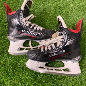 Intermediate Bauer Vapor X4 Hockey Skates | Size 4, Fit 2