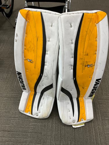 30" Vaughn Ventus LT80 Goalie Leg Pads (Used)