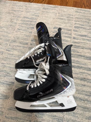 2025 Bauer Vapor Flylite Hockey Skates Regular Width 6.5 (Used)