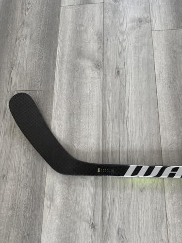 Senior Warrior Alpha LX2 Pro Right Handed Hockey Stick W03 95 Flex Pro Stock (New)