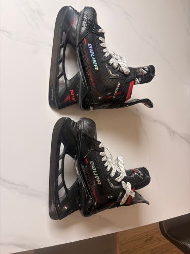 Custom Red and Black Bauer Supreme Mach Hockey Skates Regular Width 8.5 (Used) two games of usage