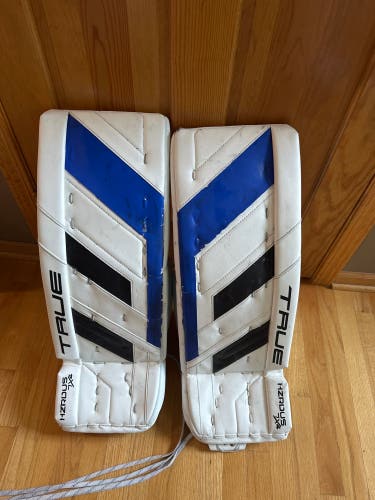 30" True HZRDUS 7X4 Goalie Leg Pads (Used)