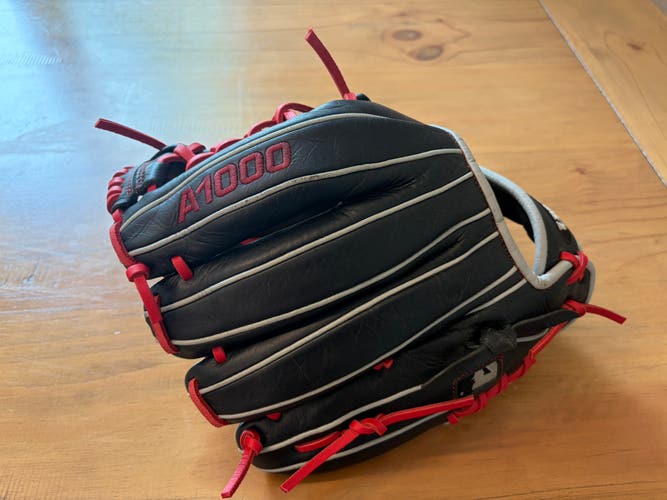 Wilson A1000 RH Infield Baseball Glove 11.5" (Used)