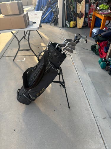Golf Club Sets: Wilson Right Handed Clubs (Full Set) 11 Pieces (Used)