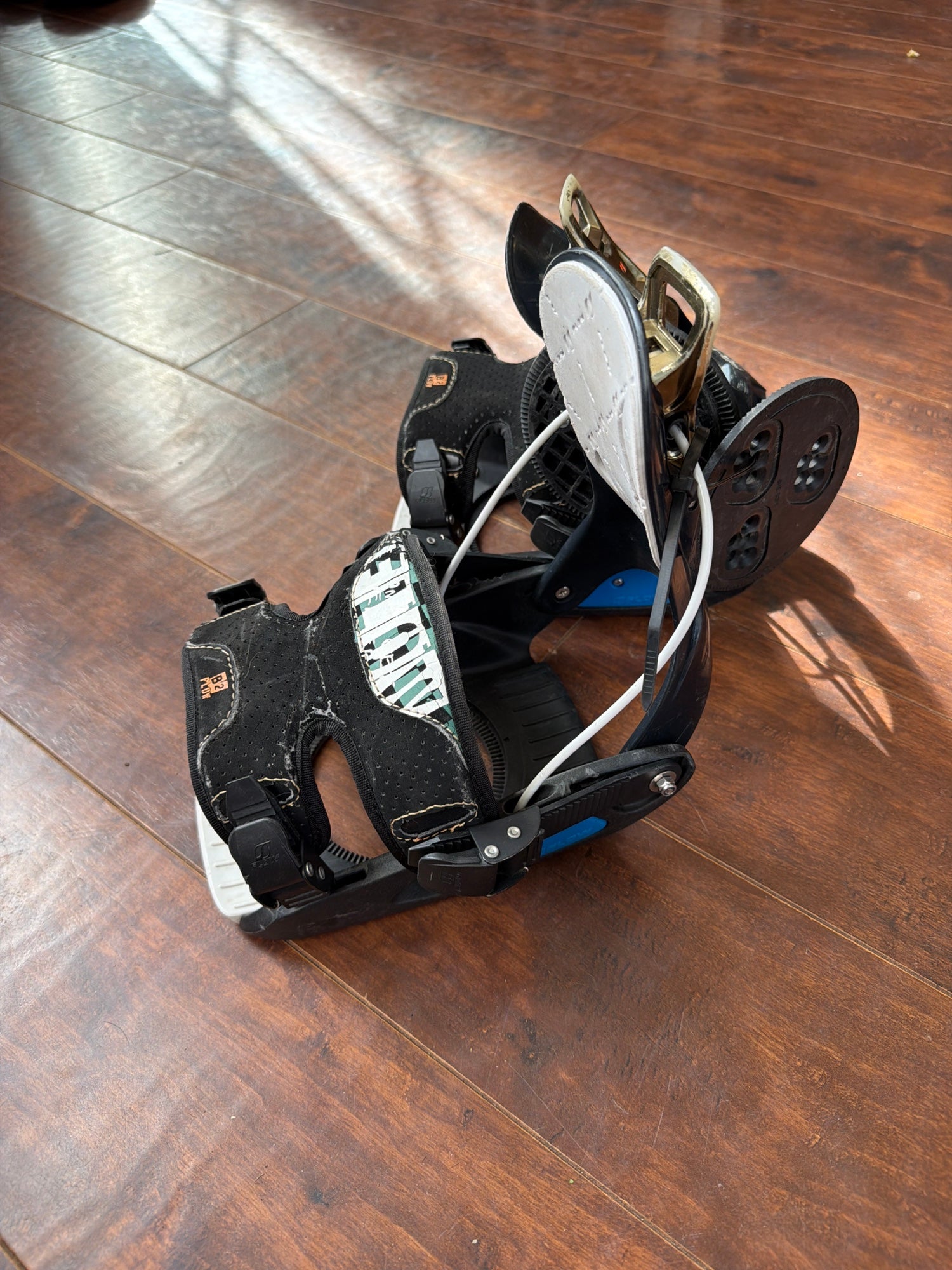 New Women's Flow MAYON Snowboard Bindings | SidelineSwap | Buy and