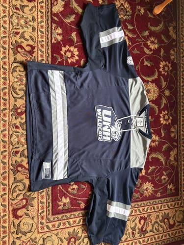 (Used) UNH Wildcats Jersey