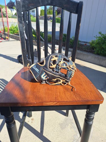 2024 Wilson Infield A2000 Baseball Glove 11.5" (Used)