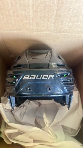 Small Bauer Re-Akt 155 Helmet (Used)