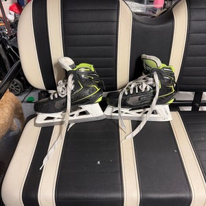 Bauer GSX Hockey Goalie Skates Regular Width Size 3.5 (Used)