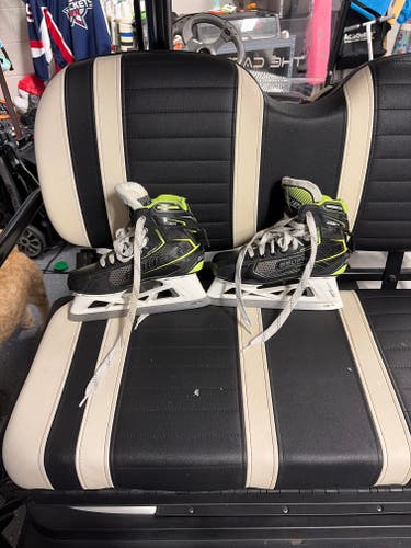 Bauer GSX Hockey Goalie Skates Regular Width Size 3.5 (Used)