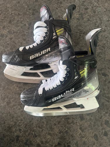 2023 Bauer Vapor Hyperlite 2 Hockey Skates Size 4.5 (Used)