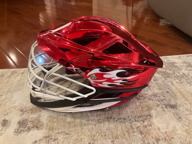Cascade XRS Pro Helmet (LIKE NEW!!) SEND OFFERS. WILLING TO NEGOTIATE!!