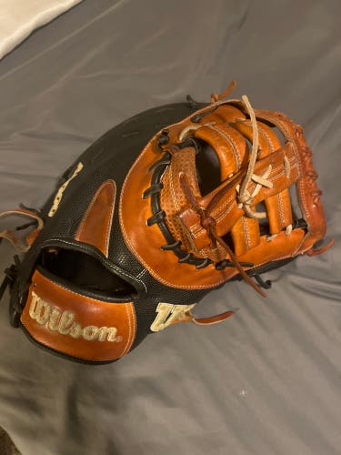 Wilson A2000 RH First Base Baseball Glove 12.5" (Used)