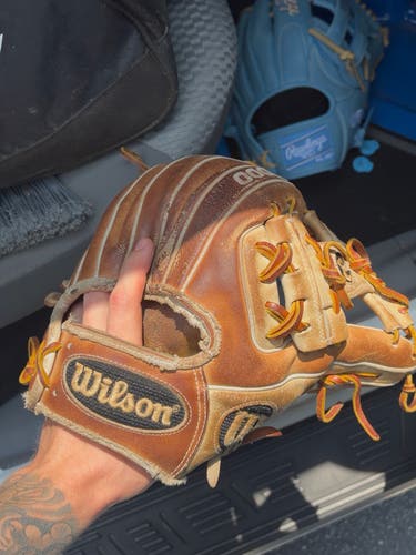 Wilson A2000 RH Infield Baseball Glove 11.5" (Used)