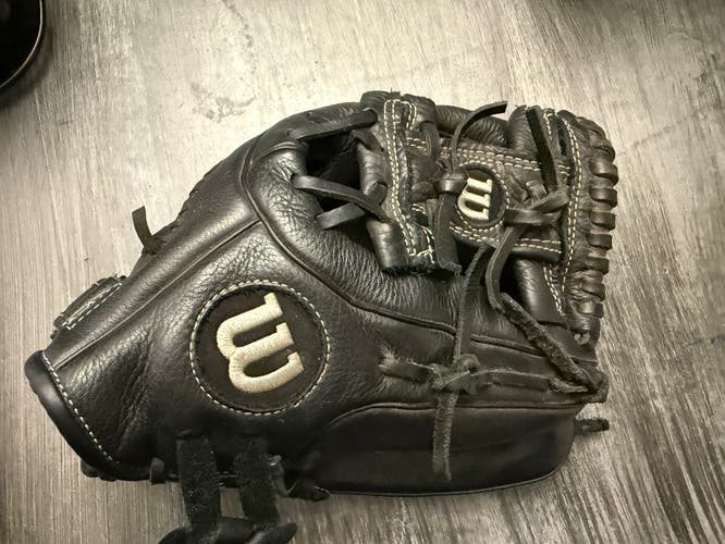 Wilson A500 RH Baseball Glove 11.5" (Used like NEW)