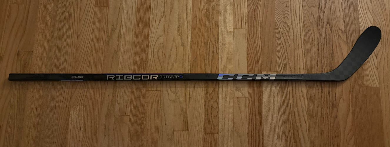 Junior CCM Ribcor Trigger 9 Left Hand Hockey Stick P28 40 Flex (New)