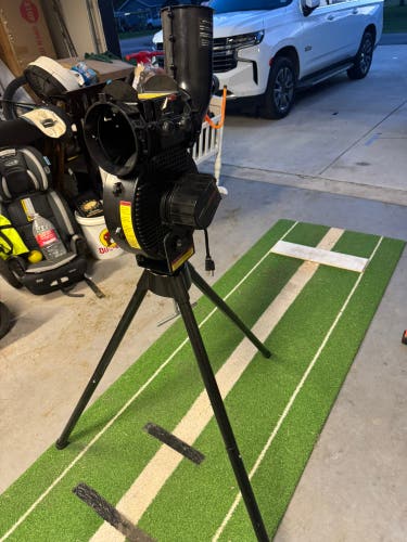(Used-Like new) Powernet Lite pitching machine