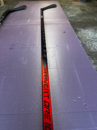 Senior RH Warrior Covert QRE 10 Hockey Stick W03 65 Flex (New)