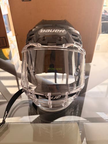Medium Bauer Re-Akt 85 Helmet (New)