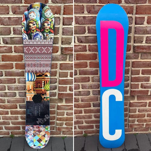 153.25cm DC WMS PLY Snowboard (in like new condition)