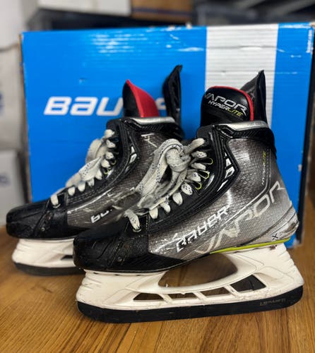Bauer Vapor Hyperlite Hockey Skates - Senior 8.5 / Regular Width (Good Condition)