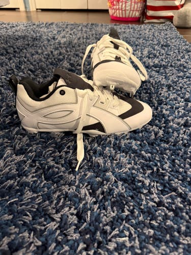 White Men's Size M 9.0 (W 10.0) Adult Under Armour Yard Low Top Metal (New)