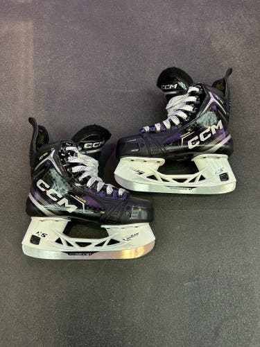 Junior CCM Tacks XF 80 Hockey Skates | Size 2.5