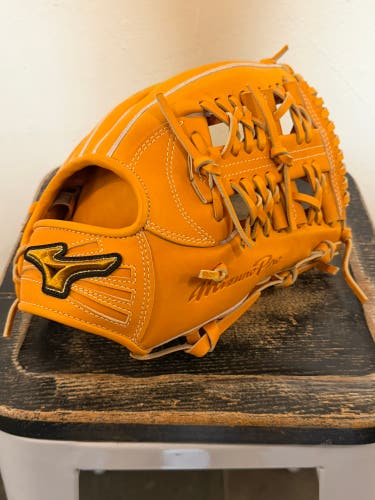 Mizuno Pro Crafted Edition 2023 World Champions HAGA Japan Infield Baseball Glove 11.5"