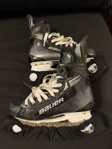 Black 2023 Bauer Vapor Hyperlite 2 Hockey Skates Pro Stock Size 6 (Used)