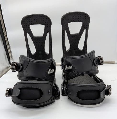 Large Burton Freestyle Snowboard Bindings (lightly used almost like new)