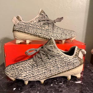 10.5 Adidas Yeezy 350 Turtledove Adizero Football Cleats (Used)