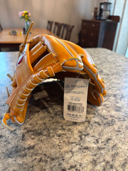 Mizuno World Win Professional 11.5" RHT. Limited Edition. (Haga)