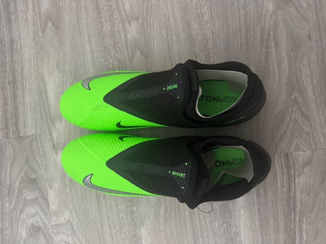 Men's Size M 10.5 (W 11.5) Nike Phantom Vision Elite Cleats (New)