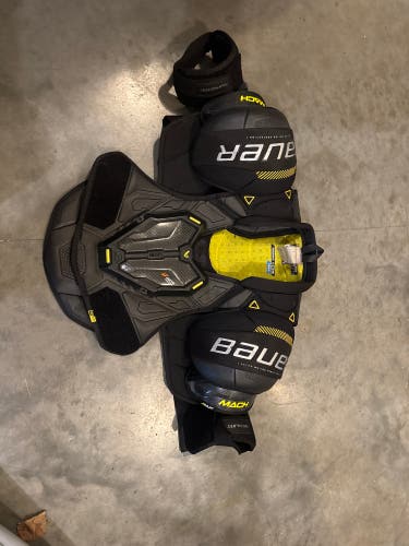 Bauer Supreme Mach Hockey Shoulder Pads - Intermediate Large