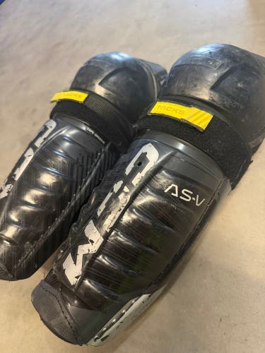 Junior CCM Tacks AS-V Pro 12" Shin Pads (Used)