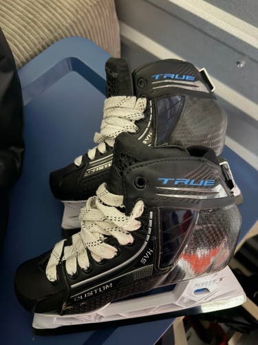 2023 True SVH Pro Two Piece Hockey Goalie Skates Regular Width Size 5.5 (Used)