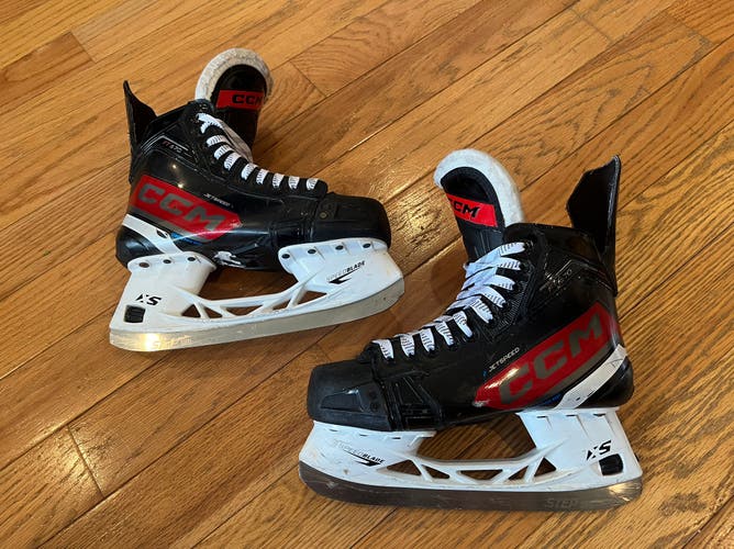 2023 CCM JetSpeed FT670 Hockey Skates Regular Width 6 (Used)