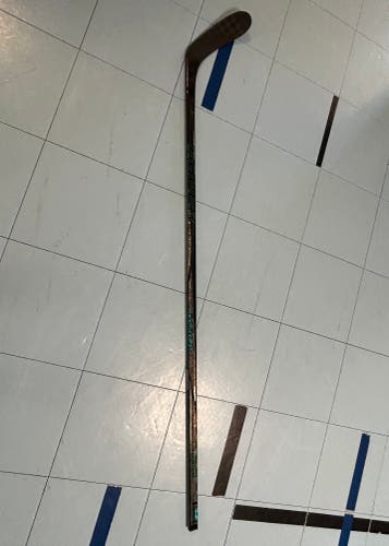 Senior Bauer Twitch Right Handed Hockey Stick P28 77 Flex (New)