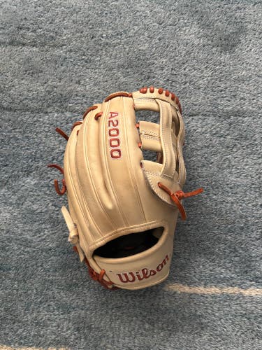2022 Wilson A2000 RH Infield Baseball Glove 11.5" (Used)
