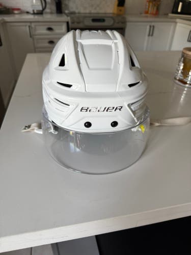Large Bauer Re-Akt 155 Helmet Pro Stock (Used)