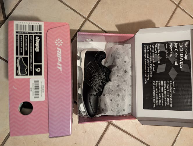 Black Women's Size M 8.0 (W 9.0) Mid Top Molded Cleats (New)
