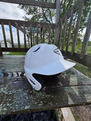 White Easton Z5 2.0 Batting Helmet SR (Used)