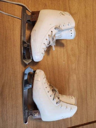Risport Figure Skates B (Used)