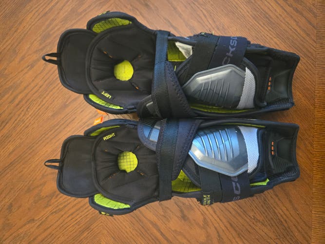 Junior CCM Tacks XF Pro 12" Shin Pads (Used)