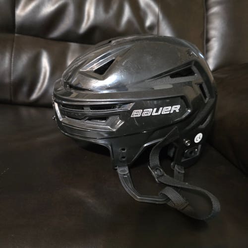 Medium Bauer Re-Akt 150 Helmet (Used)